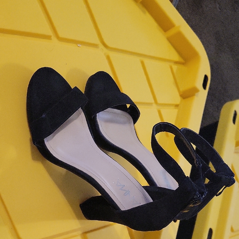 Anna Black Elegant Heels with Ankle Straps